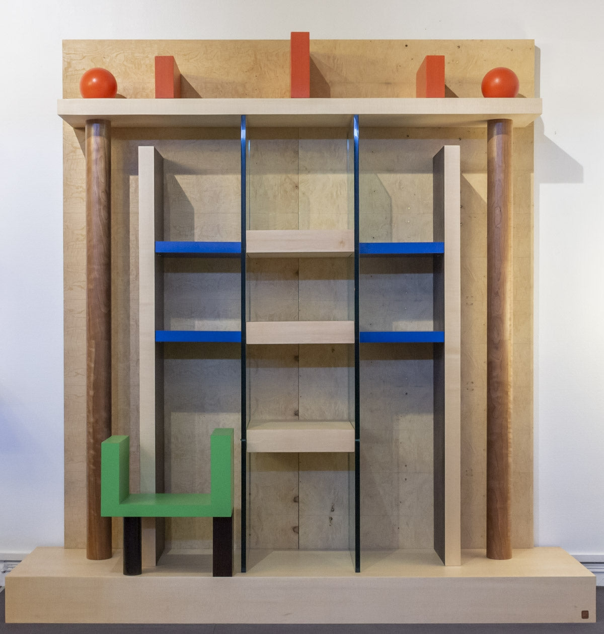 Bibliothèque « Naomi » d’Ettore Sottsass (1917- 2007)