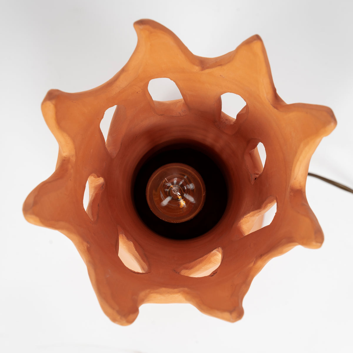 Lampe Soeur Anne de Jacques Jarriges – vue allumée – Galerie 90