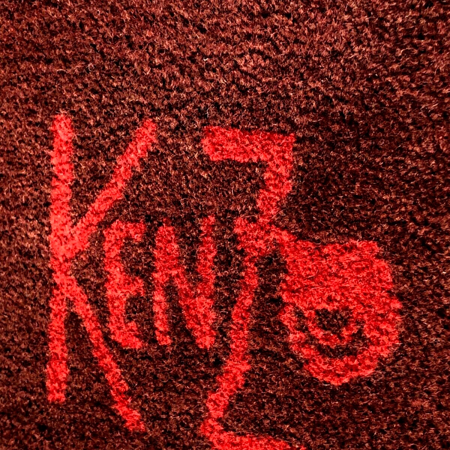 Tapis cinétique « Bluna » de Kenzo, c.1980 – signature Kenzo brodée dans la laine – Galerie 90