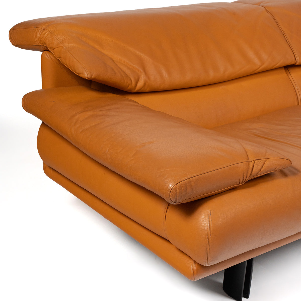 Canapé Alanda de Paolo Piva pour B&B Italia, cuir cognac — angle de l'assise et du dossier