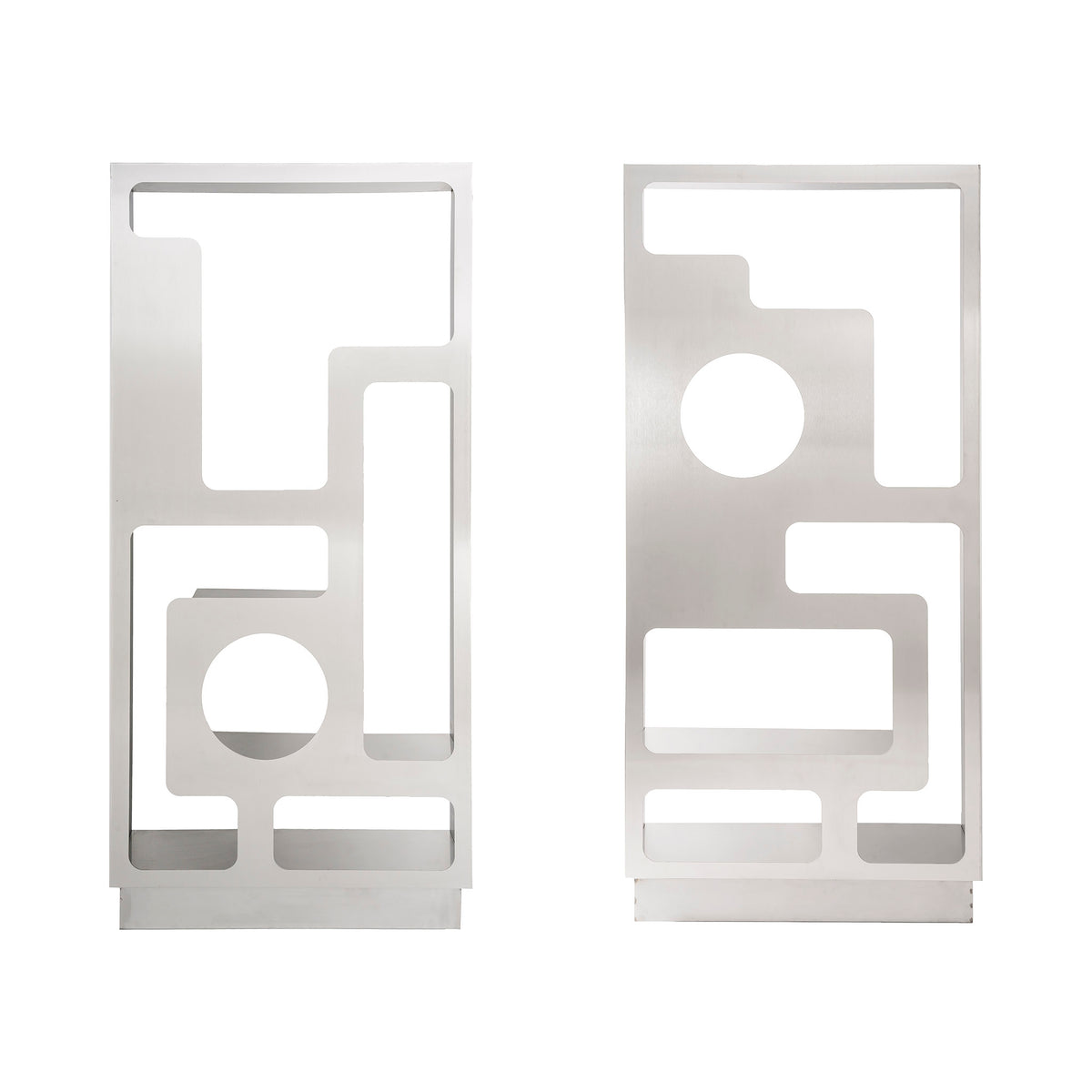 Claustra en aluminium brossé perforé, travail français contemporain — la paire de panneaux