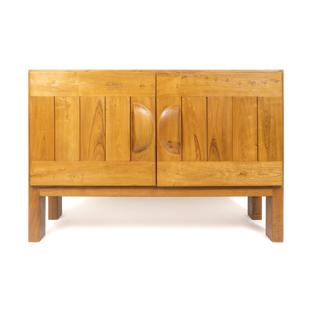 Buffet deux portes en orme massif de la Maison Regain, c.1970 – vue de face – Galerie 90