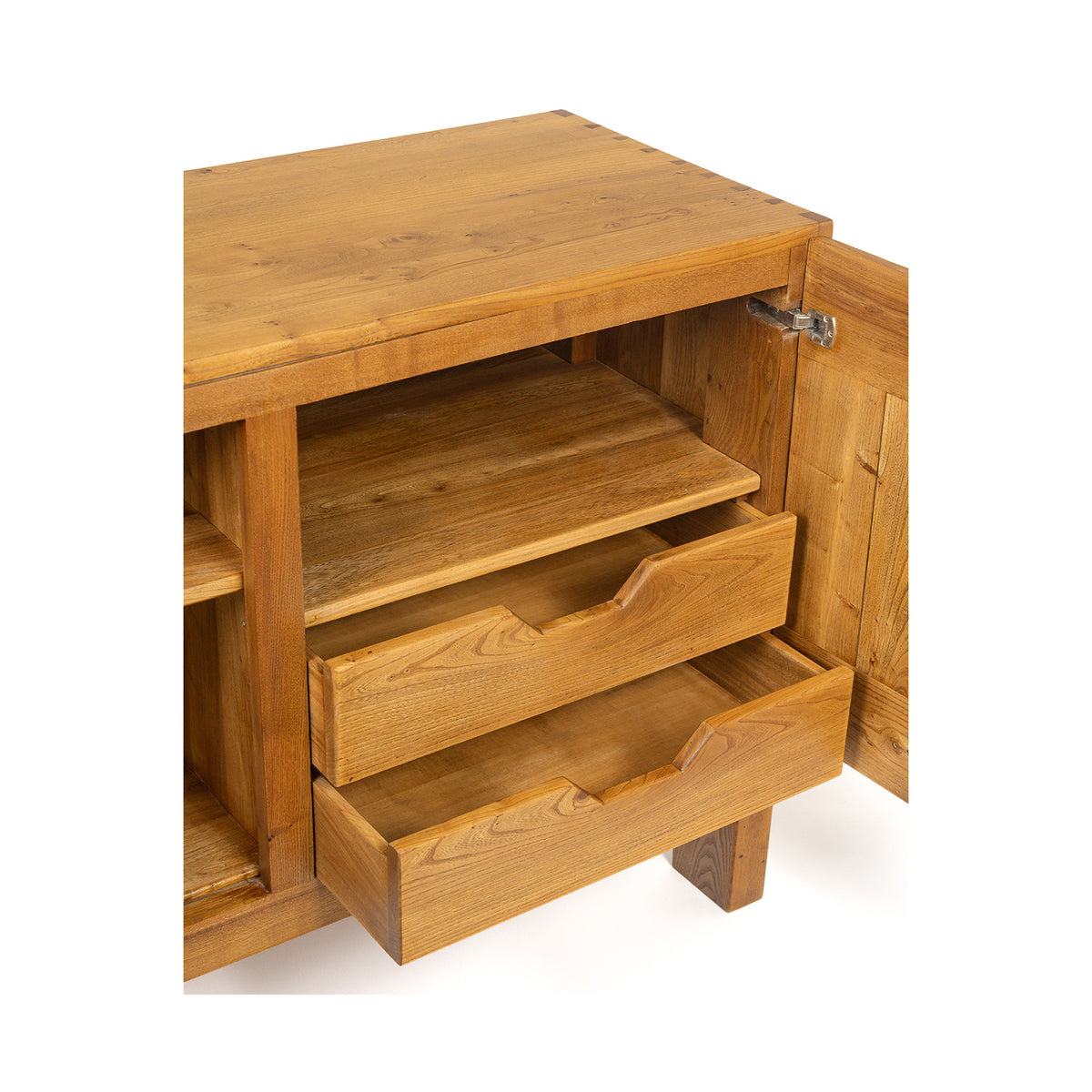 Buffet deux portes en orme massif de la Maison Regain, c.1970 – tiroirs ouverts, trois-quarts – Galerie 90