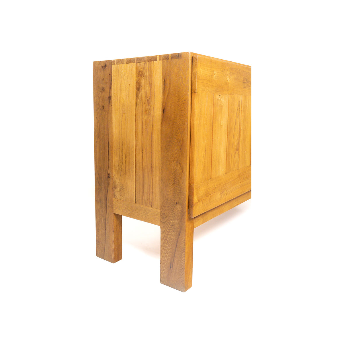 Buffet deux portes en orme massif de la Maison Regain, c.1970 – vue de profil – Galerie 90