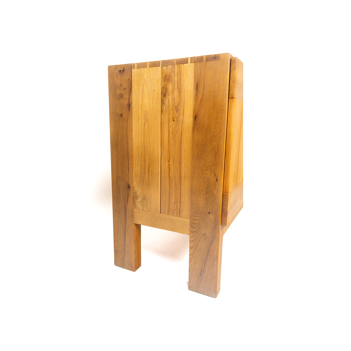 Buffet deux portes en orme massif de la Maison Regain, c.1970 – vue de profil – Galerie 90