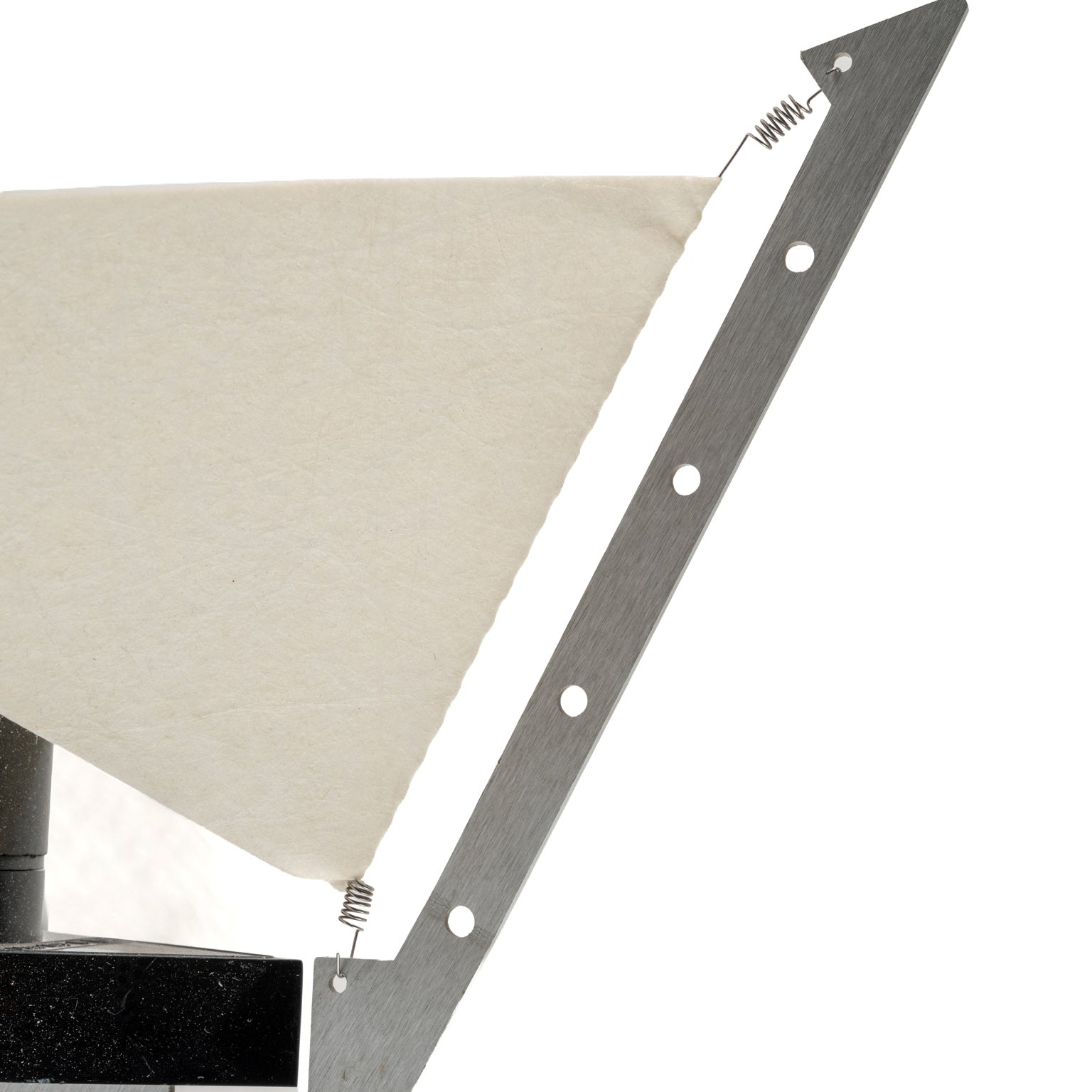 Applique « Filiducara » de Steve Lombardi pour Artemide, 1980 – platine perforée et diffuseur – Galerie 90