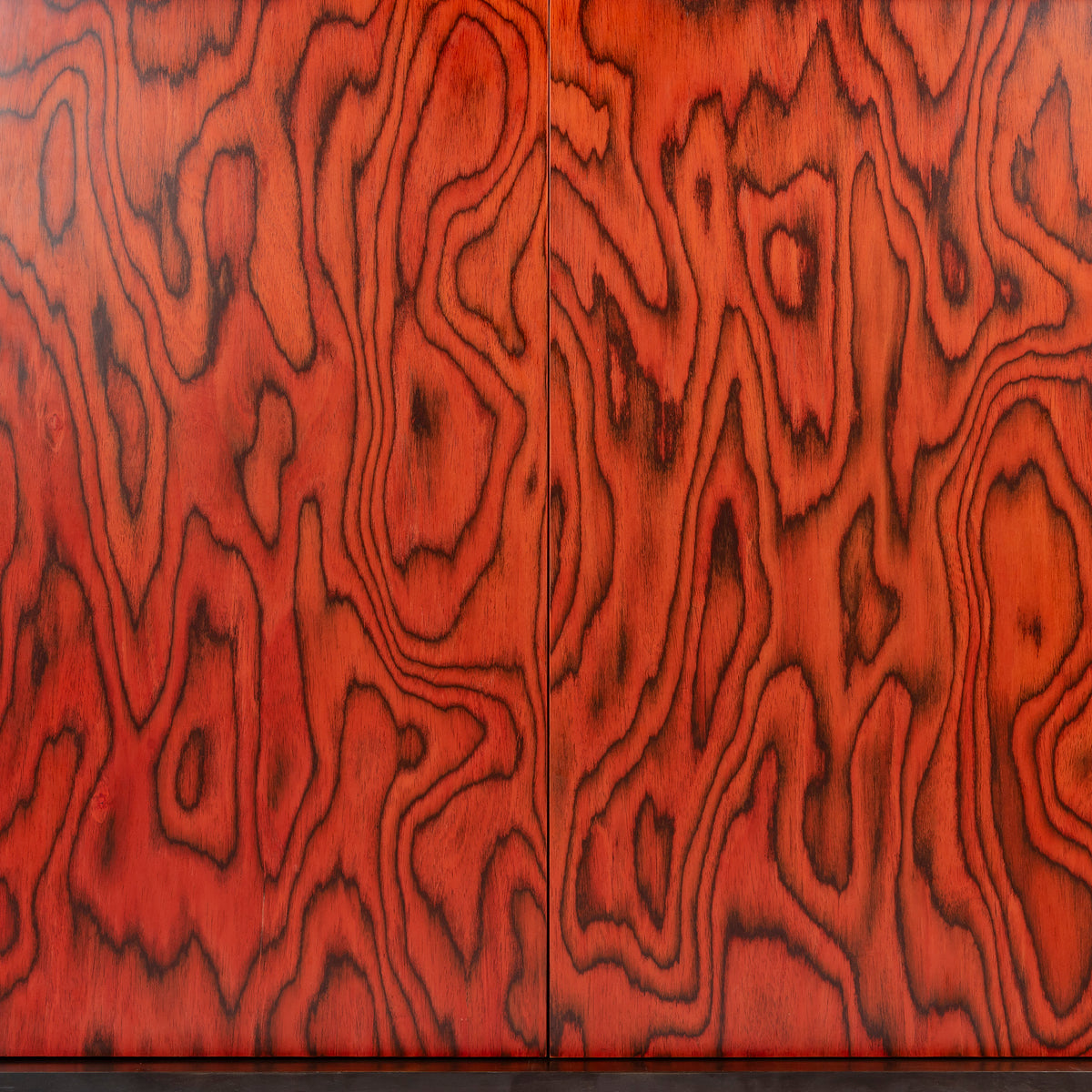 Bibliothèque Freemont d'Ettore Sottsass pour Memphis Milano, 1985 – détail du stratifié imprimé rouge – Galerie 90