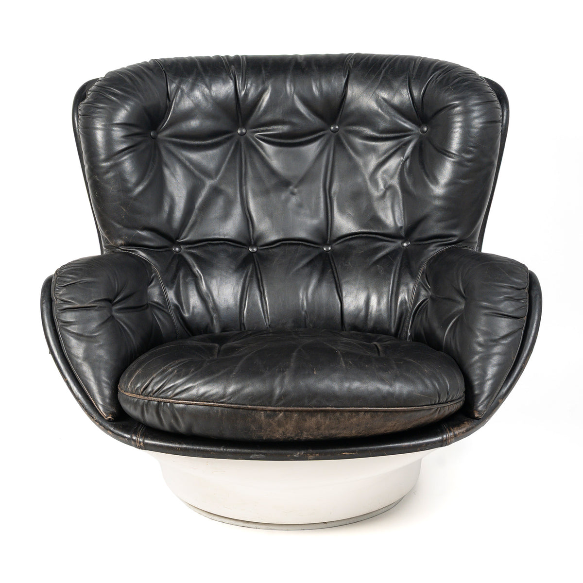 Fauteuil « Karaté » de Michel Cadestin pour Airborne, c.1970 – de face, coussins de cuir capitonnés – Galerie 90