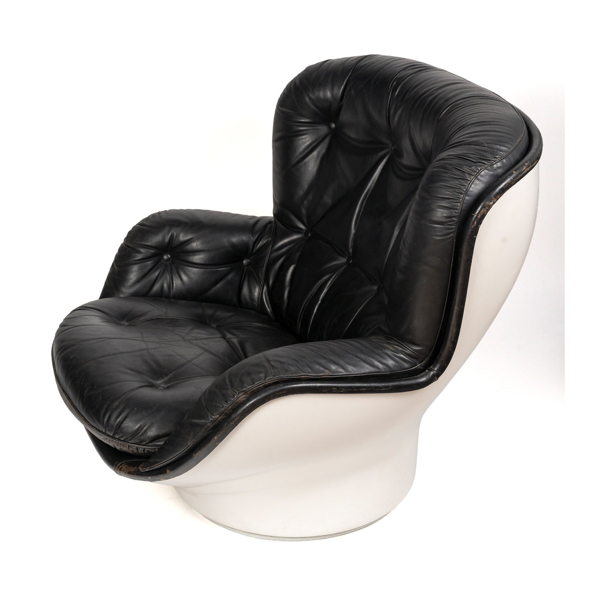 Fauteuil « Karaté » de Michel Cadestin pour Airborne, c.1970 – trois-quarts en plongée, assise – Galerie 90