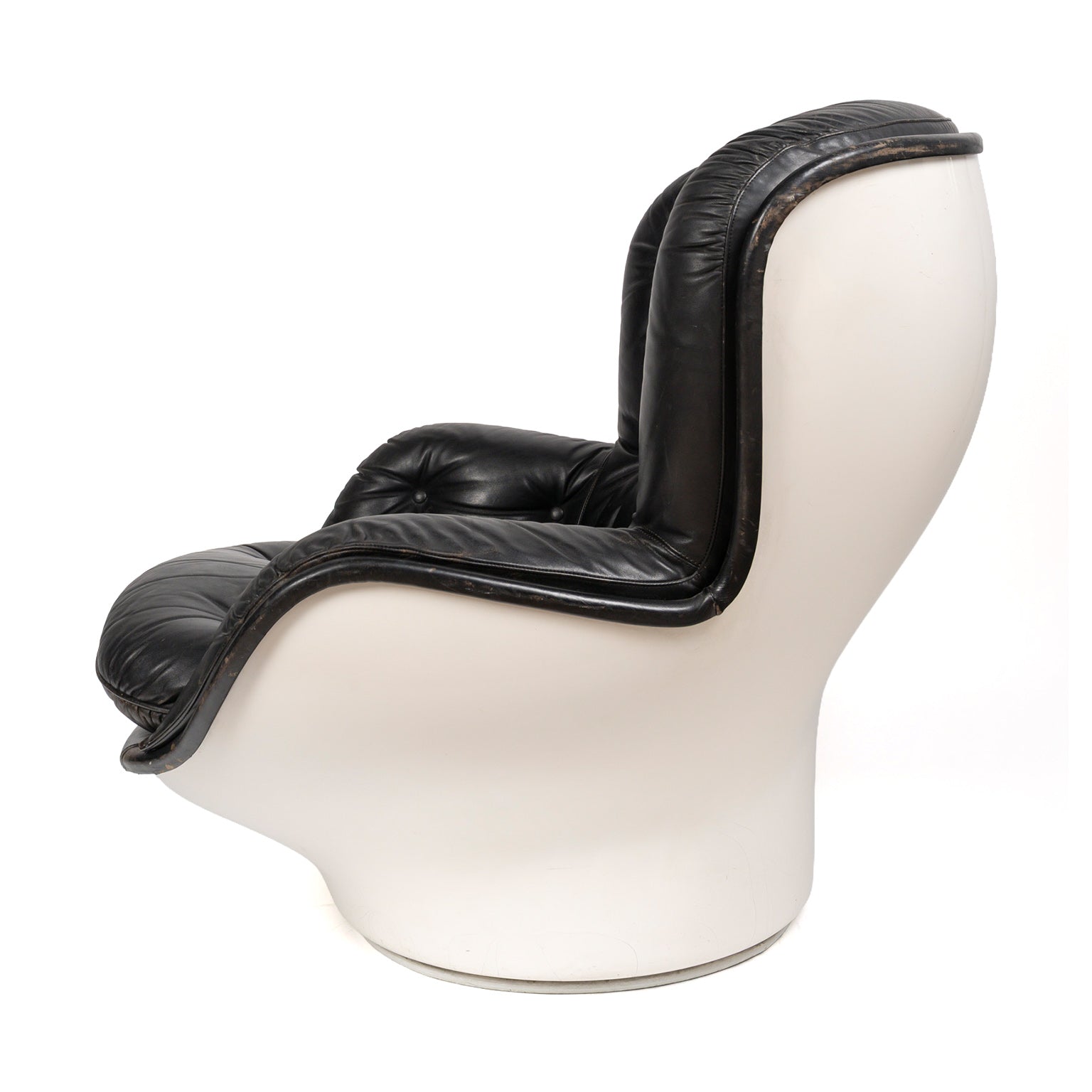 Fauteuil « Karaté » de Michel Cadestin pour Airborne, c.1970 – profil, pied conique – Galerie 90