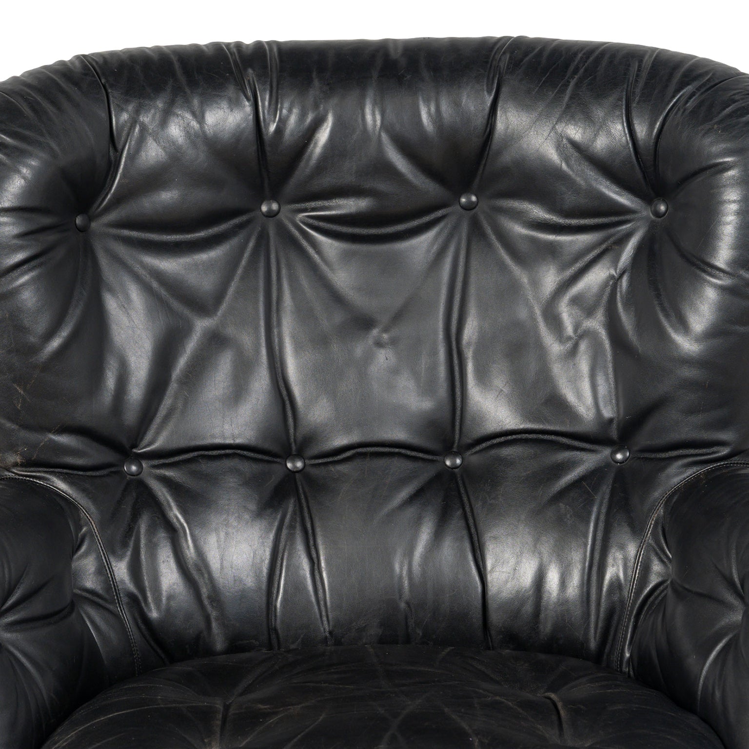 Fauteuil « Karaté » de Michel Cadestin pour Airborne, c.1970 – détail du capiton et des boutons – Galerie 90