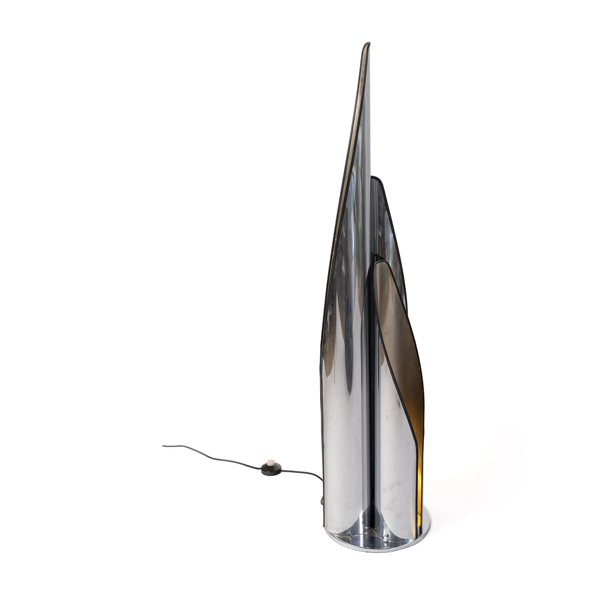 Lampadaire en acier inoxydable poli, Italie, c.1970 – éteint, trois-quarts – Galerie 90