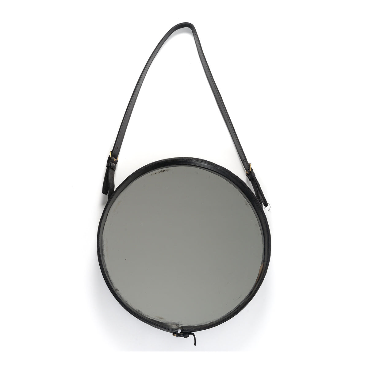 Miroir à sangle de cuir attribué à Jacques Adnet, France, années 1950 — de face, glace et cerclage de laiton
