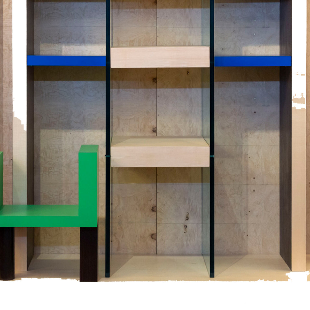 Bibliothèque « Naomi » d'Ettore Sottsass pour Meccani Arredamenti, 1993 – tablettes, montants et élément vert – Galerie 90