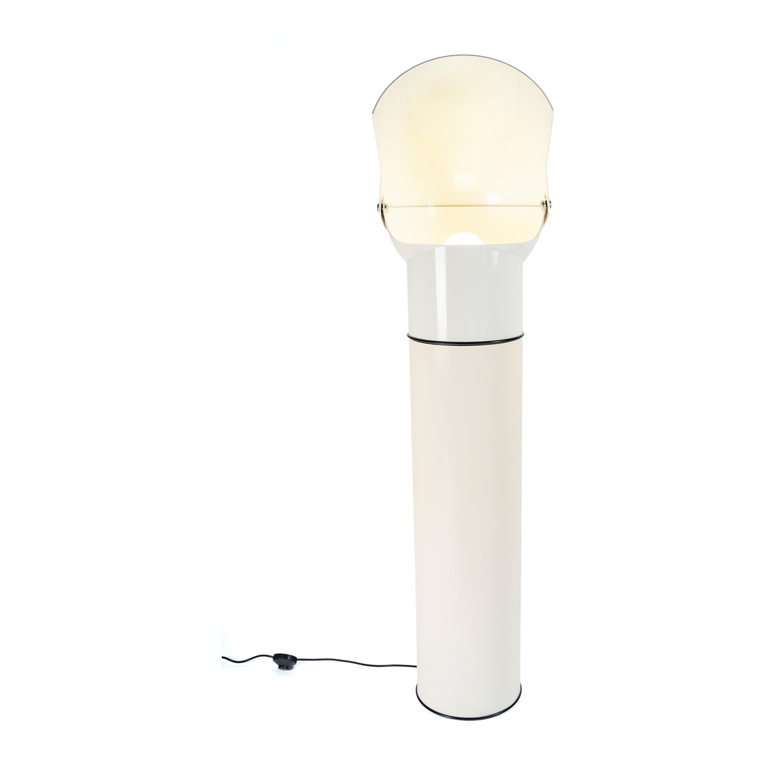 Lampadaire « Pileo » de Gae Aulenti pour Artemide, 1972 – allumé, de face – Galerie 90