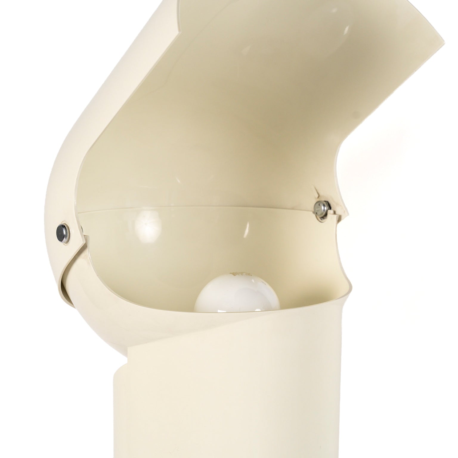 Lampadaire « Pileo » de Gae Aulenti pour Artemide, 1972 – intérieur de la calotte, douille et ampoule – Galerie 90