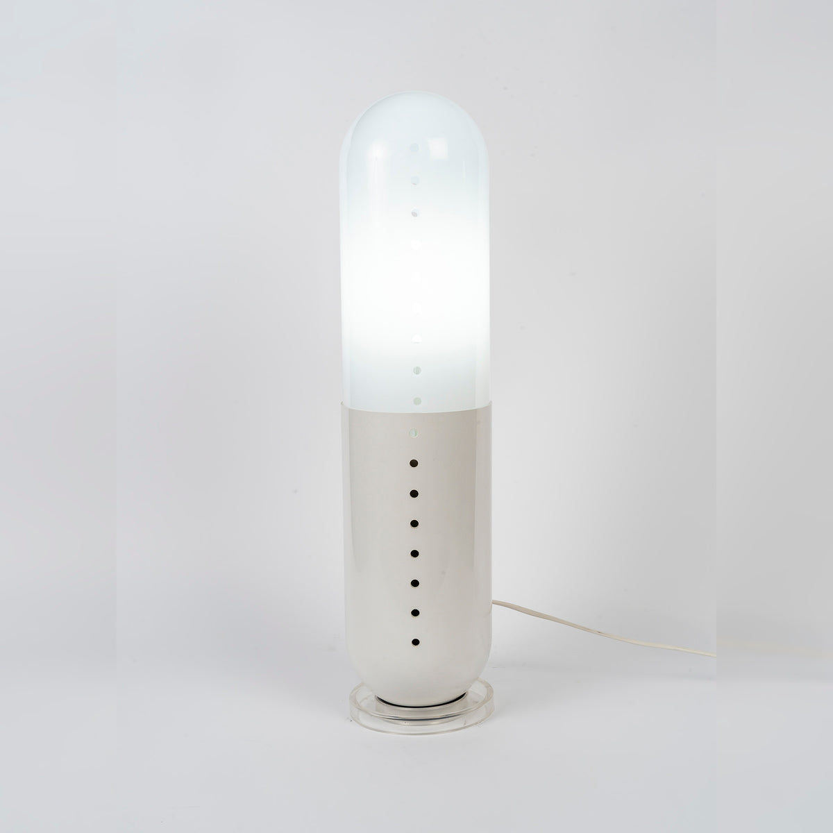 Lampe Pillola de Casati et Ponzio, ABS moulé, 1968 — allumée