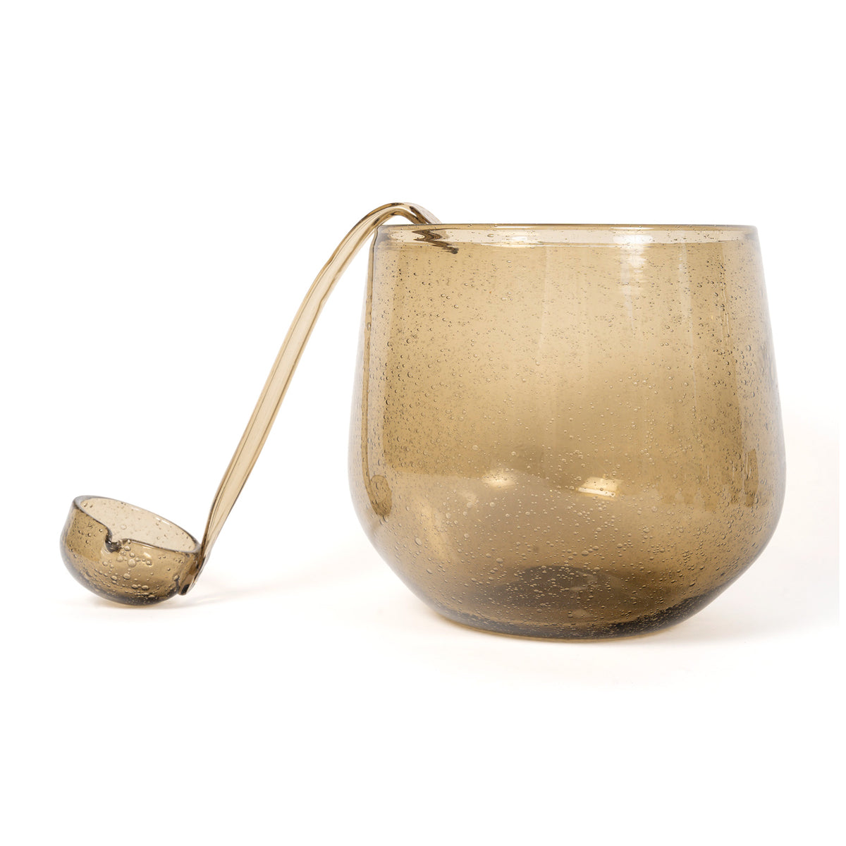 Service à orangeade en verre bullé de la Verrerie de Biot, c.1970 – la coupe et sa louche, trois-quarts – Galerie 90