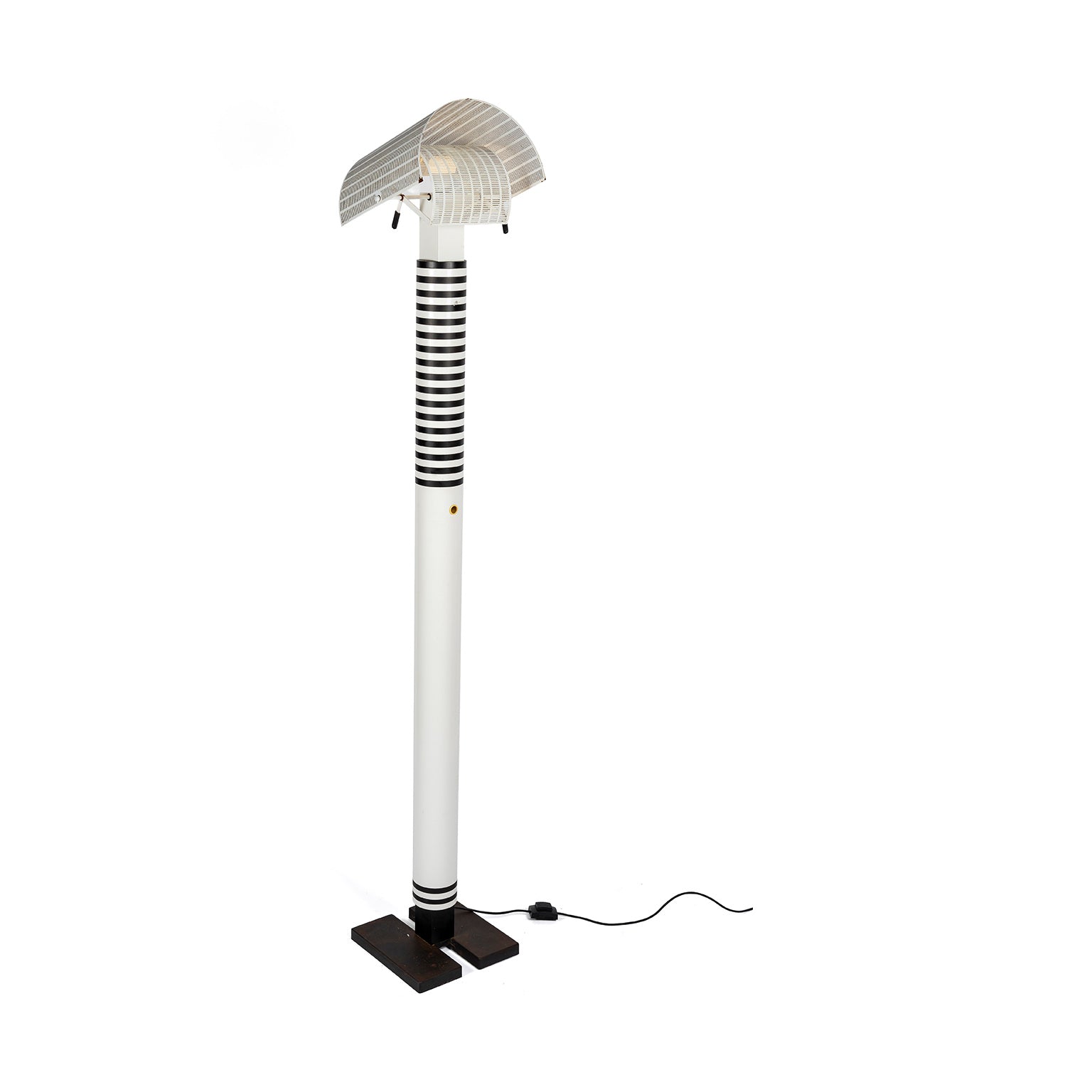 Lampadaire « Shogun » de Mario Botta pour Artemide, 1980 – trois-quarts, diffuseur déployé à l’horizontale – Galerie 90