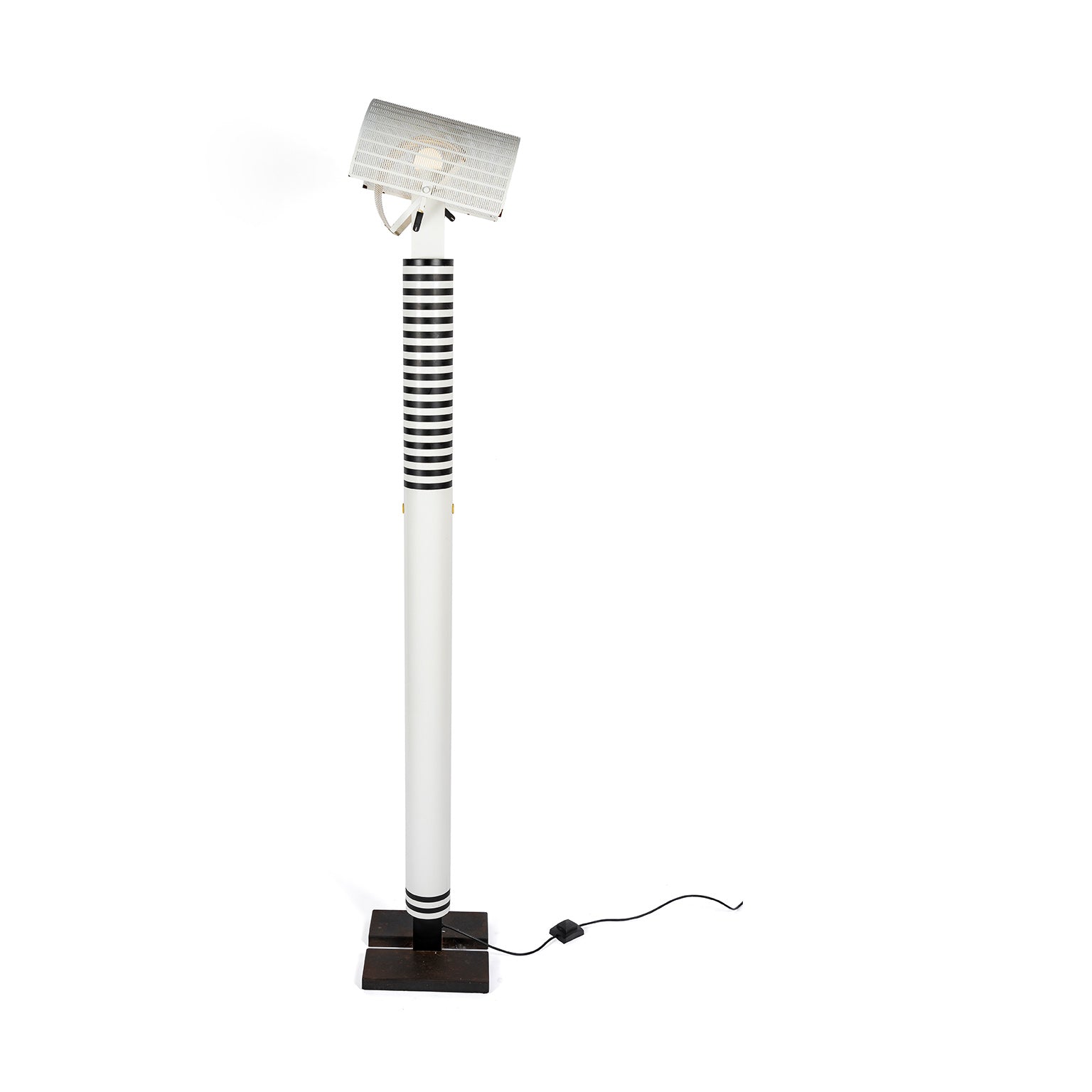 Lampadaire « Shogun » de Mario Botta pour Artemide, 1980 – allumé, diffuseur orienté – Galerie 90