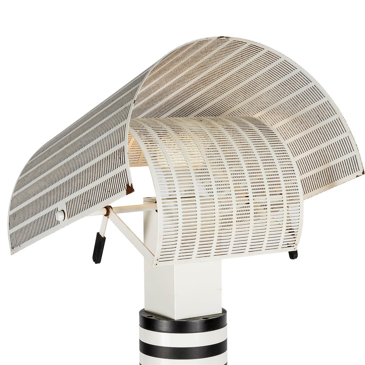 Lampadaire « Shogun » de Mario Botta pour Artemide, 1980 – diffuseur ouvert, perforations – Galerie 90