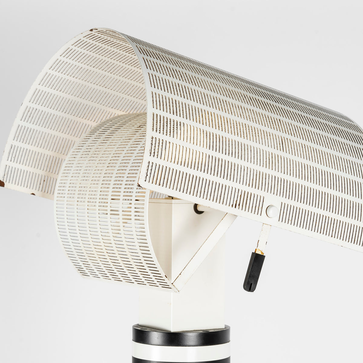 Lampadaire Shogun de Mario Botta pour Artemide, 1986 – le réflecteur, vue rapprochée – Galerie 90