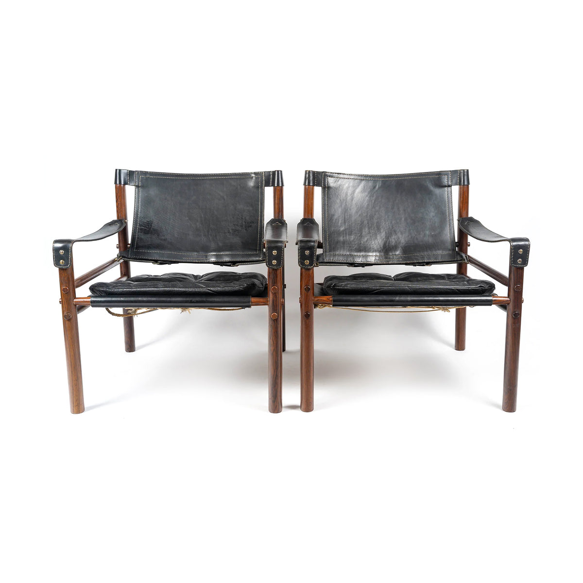 Paire de fauteuils « Sirocco » d'Arne Norell, 1960 – la paire, de face – Galerie 90