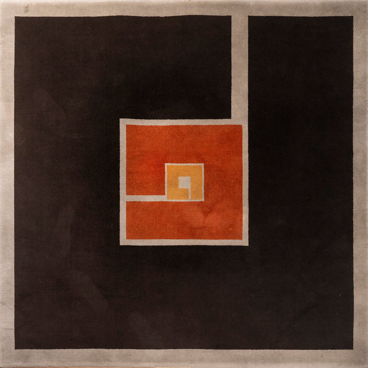 Tapis géométrique en laine, France, c.1970, 160 x 160 cm — le tapis entier, motif concentrique