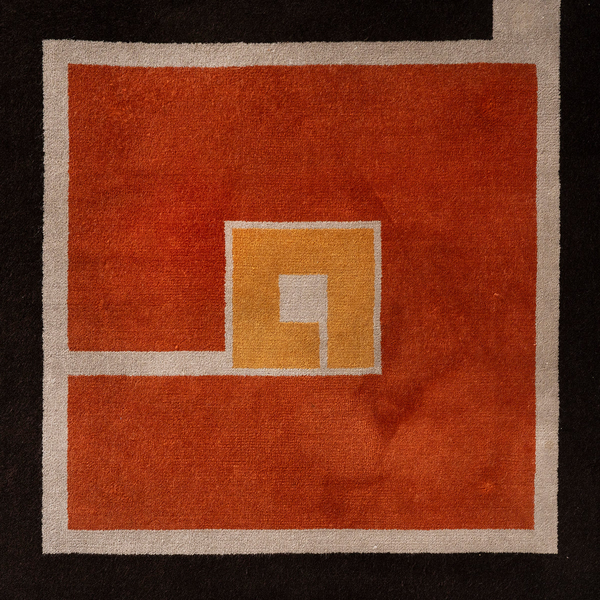 Tapis géométrique en laine, France, c.1970, 160 x 160 cm — centre du motif