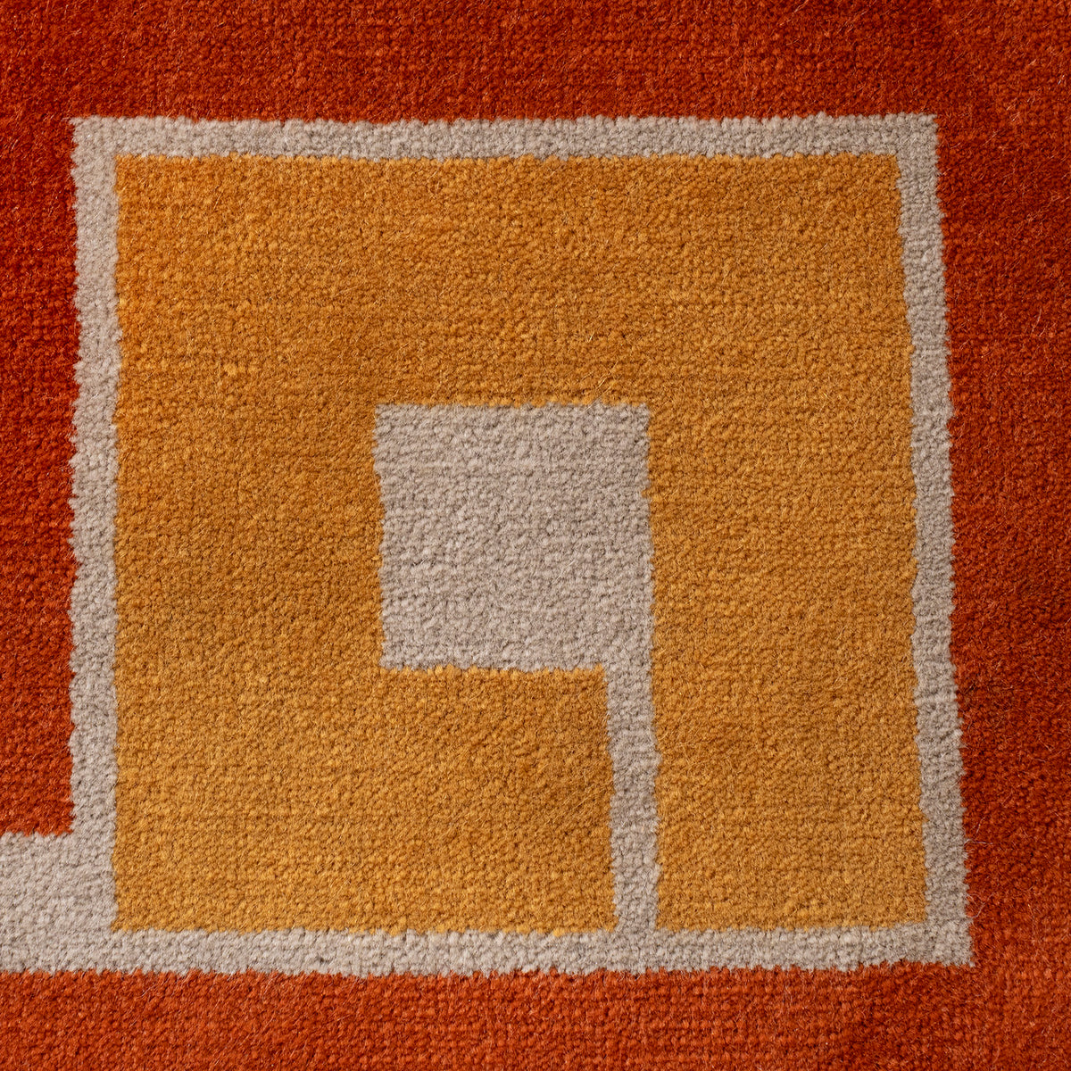 Tapis géométrique en laine, France, c.1970, 160 x 160 cm — détail des cadres emboîtés