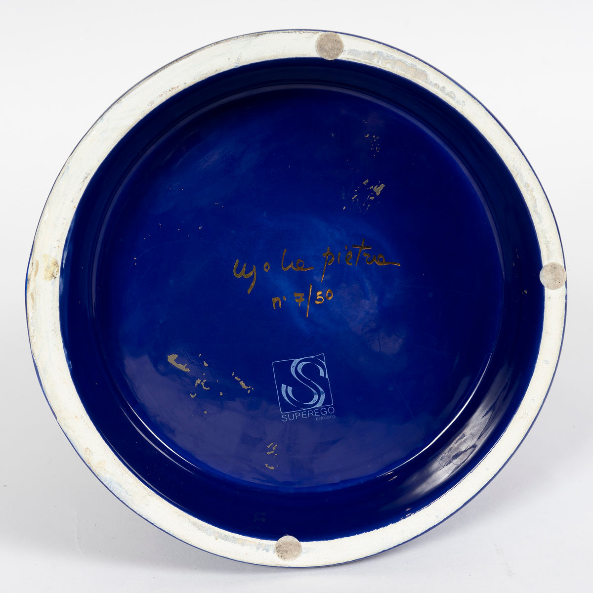Vase en céramique d'Ugo La Pietra pour Superego Editions, 1990 – le dessous, signature et numérotation – Galerie 90