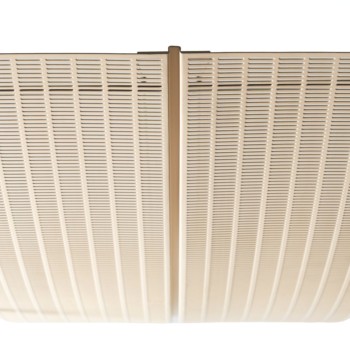 Suspension Zefiro de Mario Botta pour Artemide, 1988 — détail de la tôle perforée